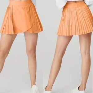 Alo Yoga Aces Tennis Skirt in Catelope Size Small